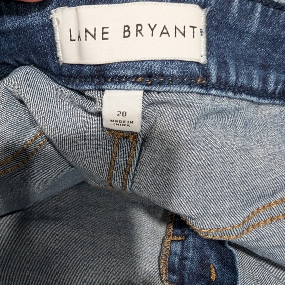 Lane Bryant Dark Denim Signature Fit Mid-Rise Boyfriend Shorts in Size 20 - Picture 11 of 13